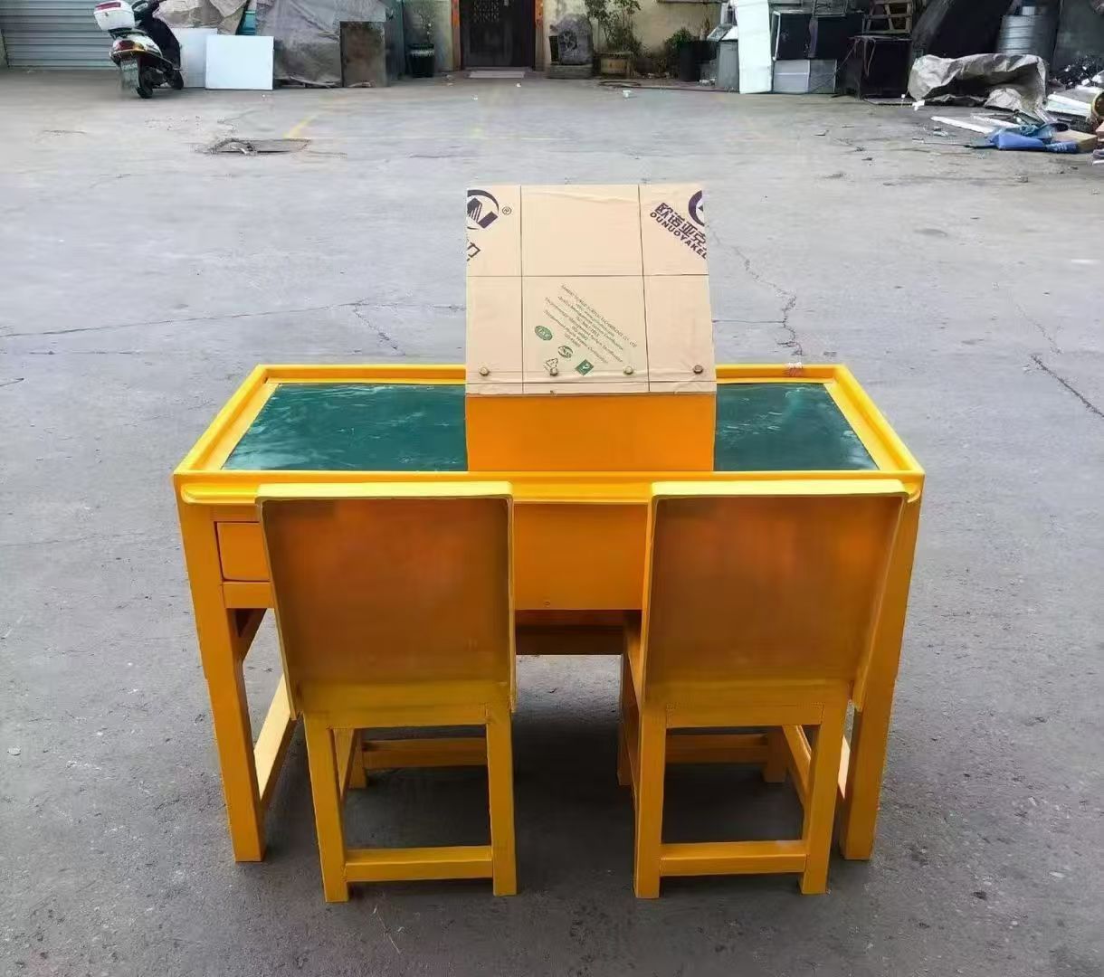 虹口防静电导通桌井下煤矿火工品发放桌：危险品流转的安全守护者